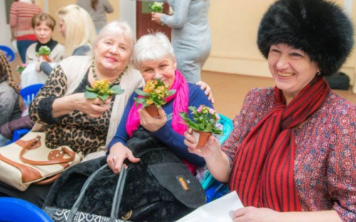 В Мариуполе наградили жильцов самых чистых подъездов (ФОТО)
