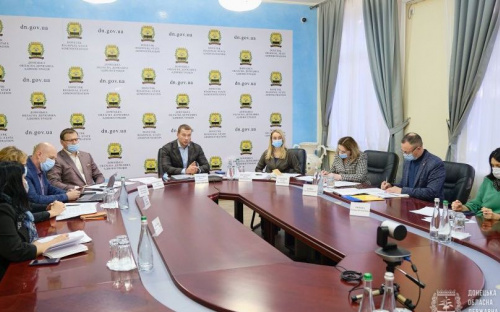 Число вакцинированных пенсионеров от COVID-19 в Мариупольском районе наименьшее по Донетчине