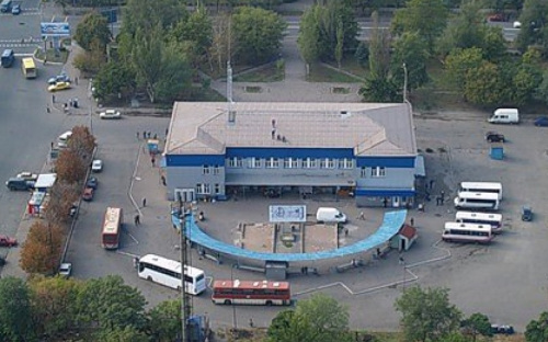 Автовокзал Мариуполя оказался в транспортной блокаде (ФОТО+ВИДЕО)