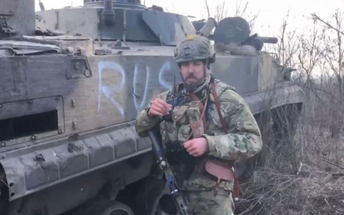 Под Мариуполем украинцы захватили вражескую бронемашину