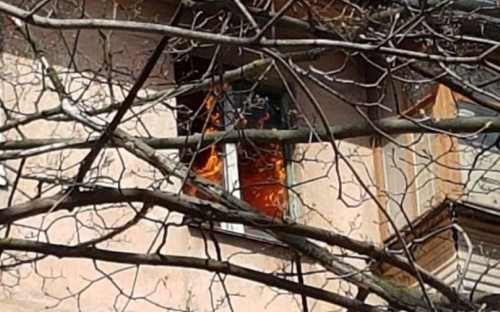 В Мариуполе пожар охватил квартиру в жилом доме - есть пострадавшие (ФОТО)