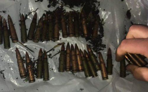 В сквере Мариуполя обнаружены боеприпасы (ФОТО)