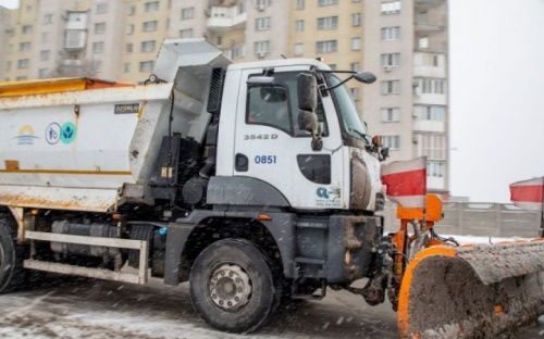 В Мариуполе борются с последствиями снегопада