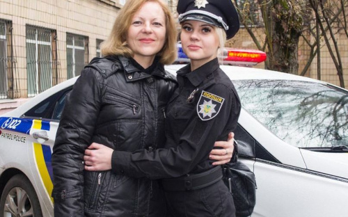 Новый выпуск патрульных заступил на службу в Мариуполе (ФОТО)
