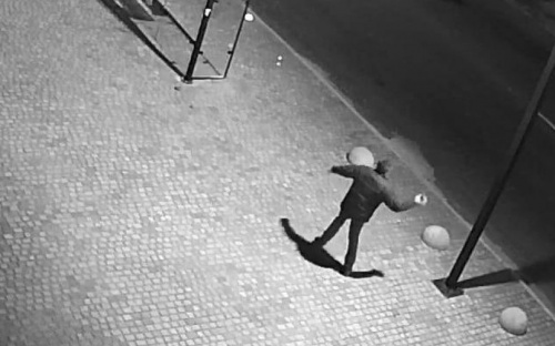 Появилось видео, как разбивали остановку в Мариуполе (ВИДЕО+ФОТО)