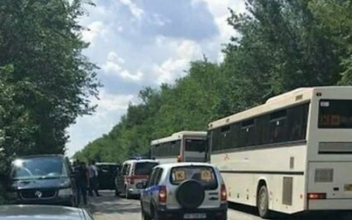 В автобусах ехали дети: кортеж Зеленского попал в ДТП (ФОТО)