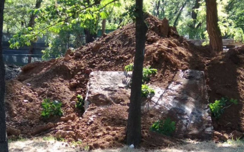 В Театральном сквере Мариуполя сделают многофункциональный евро-туалет (ФОТО)