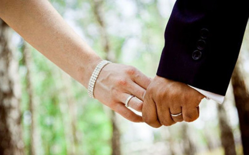 За мариупольскими невестами приезжают женихи из Камеруна, США и Марокко: количество иностранных браков растет