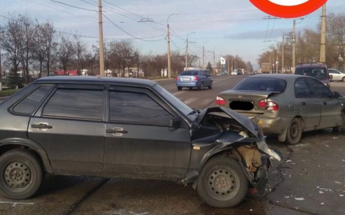 Тройное ДТП в Мариуполе: от удара автомобиль вылетел на «встречку»