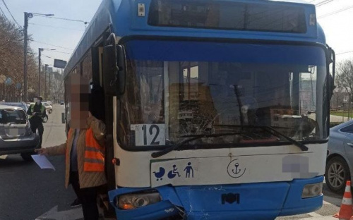 В Мариуполе дважды за день троллейбусы попадали в ДТП