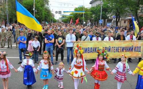 Выставка, парад и концерт: в Мариуполе масштабно отметят День вышиванки