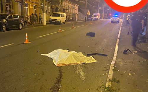 Погиб пешеход и пострадал мотоциклист в результате тройного ДТП в центре Мариуполя