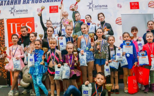 Мариупольские фигуристки вернулись из Полтавы с кубками и медалями