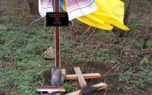 Под Мариуполем сняли сгоревший крест с места гибели подорвавшихся на фугасе (ФОТО)