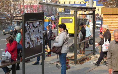 Два новых прозрачных объекта «выросли» в центре Мариуполя (ФОТО)