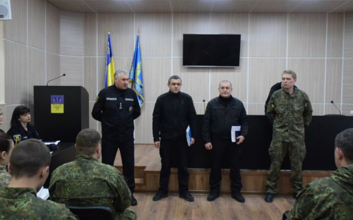 Восемь мариупольских полицейских получили очередные звания (ФОТО)