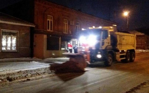 Снегоочистительные работы в Мариуполе начались еще ночью (ФОТО)