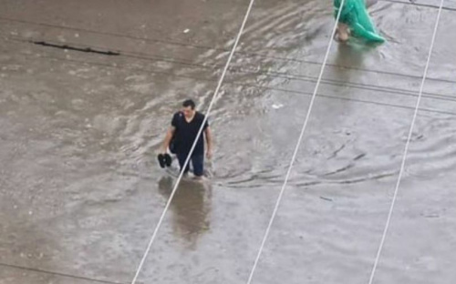 Кратковременный ливень в Мариуполе стал причиной затоплений и отключений света