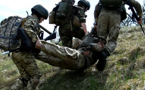 На Донбассе на неизвестном устройстве подорвался украинский военный