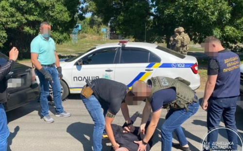 На Донетчине двух патрульных поймали на взятке