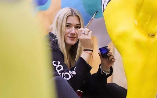 Киевская художница рассказала, что было самым сложным при росписи бычков для Мариуполя