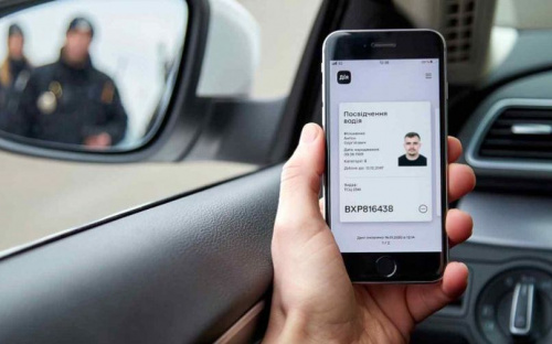 Украинцы смогут заказать или продлить водительские права через смартфон