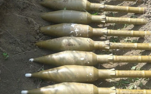 Неизвестные прятали в серой зоне оружие и боеприпасы 