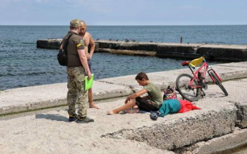 Хто може вручити повістку в Україні і як діяти, якщо отримали її