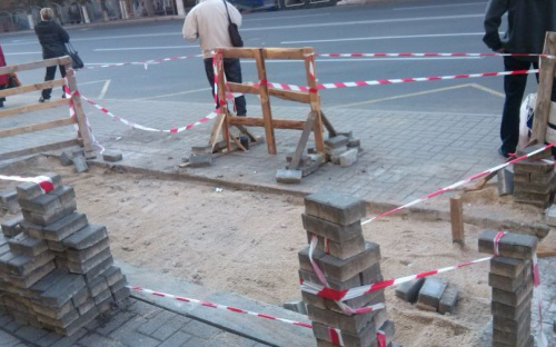 В Мариуполе исчез павильон остановки «Центральный рынок» (ФОТОФАКТ)
