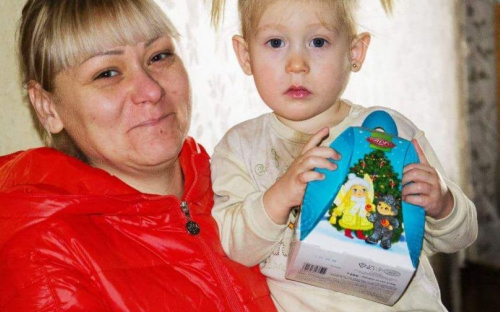 В Мариуполе в канун Нового года детям льготных категорий дарят подарки (ФОТОРЕПОРТАЖ)