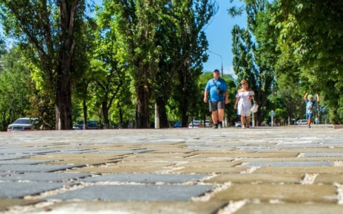 В Мариуполе обустроят и засеют травой 18 тысяч квадратных метров газонов