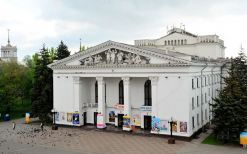 На ремонте мариупольского театра бюджет потерял почти 800 тысяч гривен