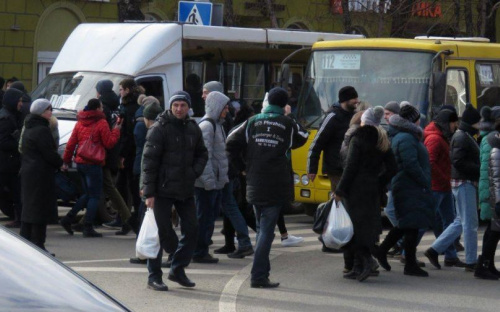 Городская власть объяснила мариупольским активистам, перекрывшим дорогу, причины повышения проезда (ОБНОВЛЕНО)