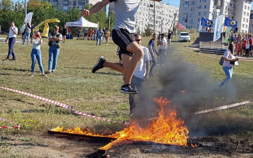 Через грязь и препятствия: в Мариуполе стартовала самая экстремальная гонка