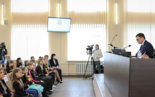 В Мариуполе открылось пленарное заседание XVII сессии городского совета