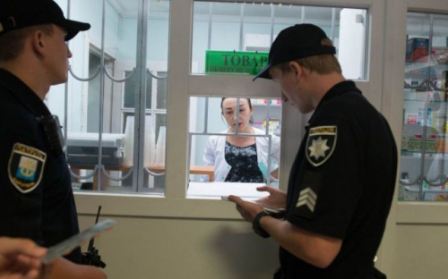 В Мариуполе журналисты разоблачили наркоаптеку, едва не оставшись крайними