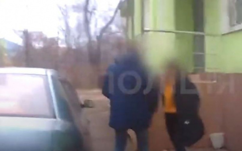 Чтобы довезти беременную жену в роддом водитель превысил скорость в Мариуполе