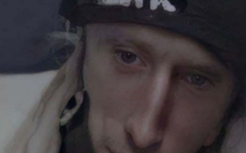 В Мариуполе ограбили женщин в автобусе и на улице. Полиции нужна помощь
