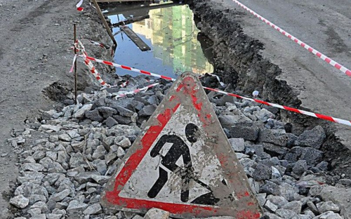 Более 460 разрытий на дорогах в Мариуполе предстоит благоустроить после работ «Теплосети»