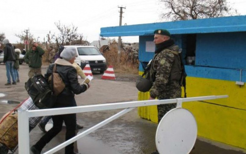 Пересечение КПВВ Донбасса: бесконечные очереди и отсутствие комфорта