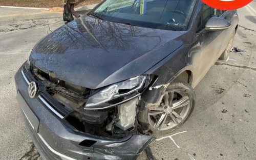 На дорогах Мариуполя четыре автомобиля попали в ДТП