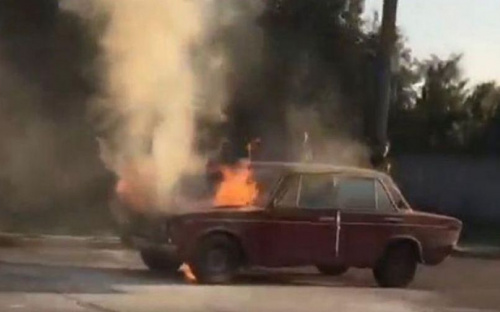В Мариуполе во время движения загорелся автомобиль