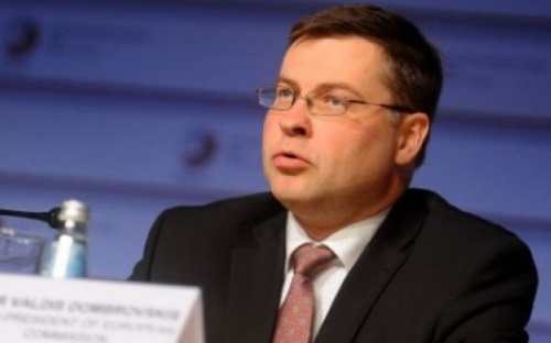 Населенным пунктам у линии разграничения ЕС выделит 50 млн евро, – Домбровскис в Мариуполе