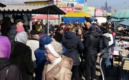 Центр Мариуполя очистят от стихийной торговли. Продавцы-нелегалы получат льготы