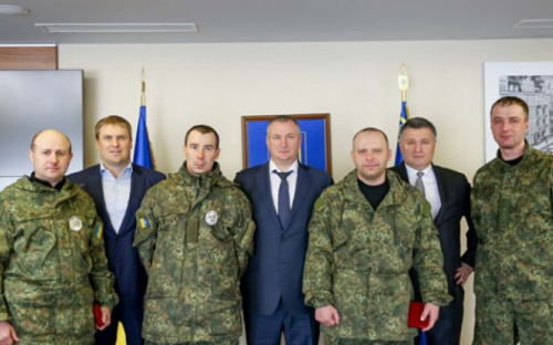 Четверо полицейских Донецкой области получили награды за защиту блокпостов