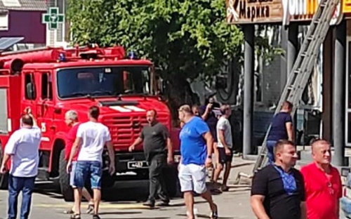 В мариупольском поселке загорелось кафе с фаст-фудом (ДОПОЛНЕНО)