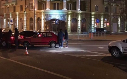 В Мариуполе возле Драмтеатра произошла авария