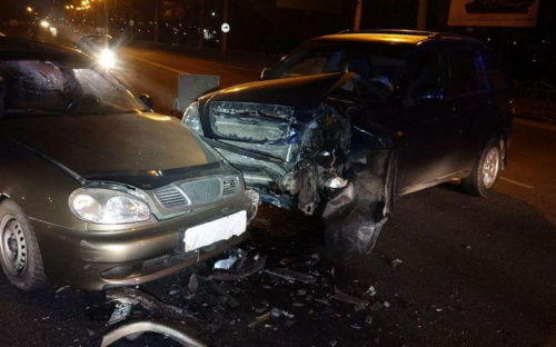 В Мариуполе столкнулись два автомобиля: есть пострадавшие (ФОТО)
