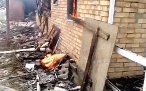 На Донетчине вследствие обстрела сгорел дом (ВИДЕО)