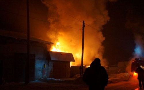 В Мариуполе в результате ночного пожара пострадал ребенок. В дом бросили «коктейль Молотова»? (ДОПОЛНЯЕТСЯ)